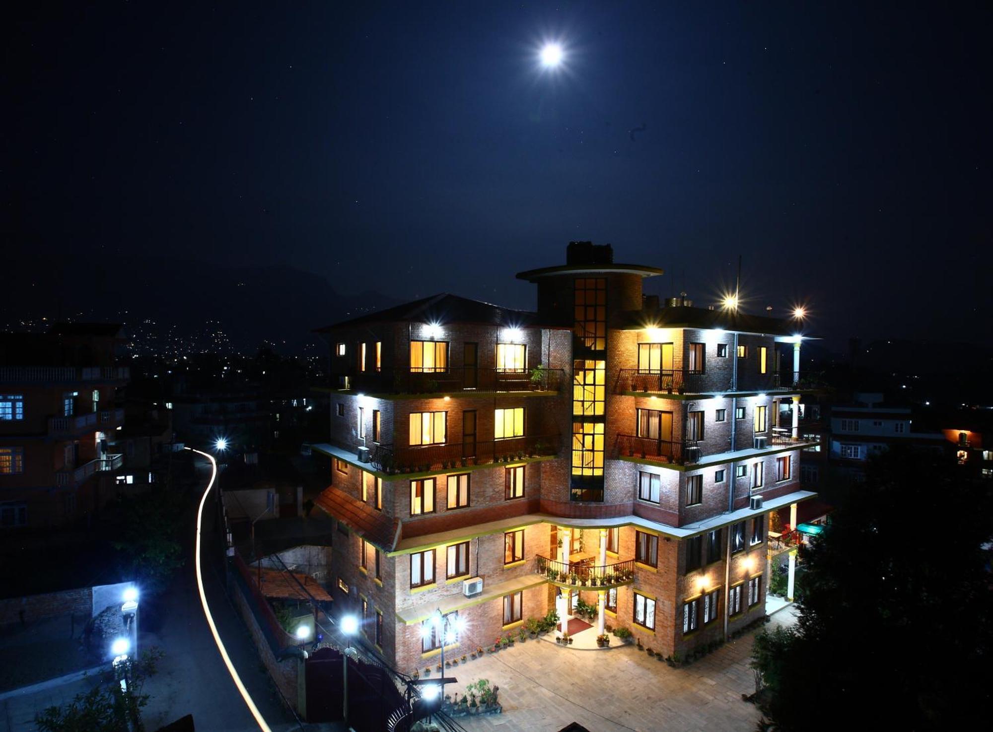 Royal Astoria Hotel Катманду Экстерьер фото