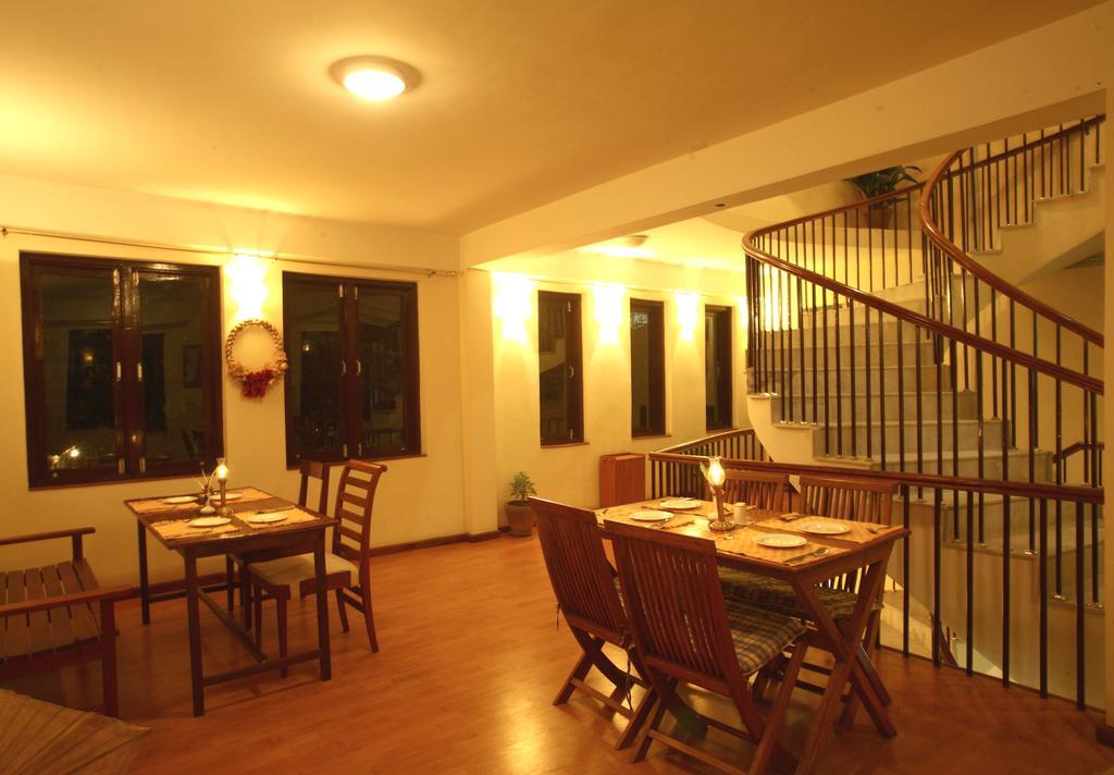 Royal Astoria Hotel Катманду Экстерьер фото