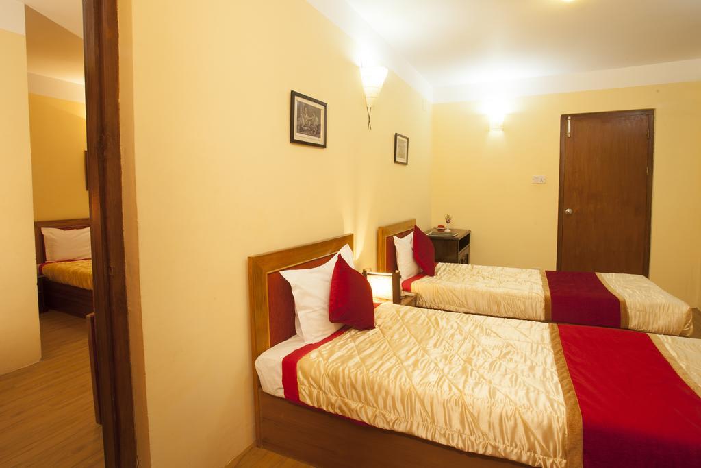 Royal Astoria Hotel Катманду Экстерьер фото