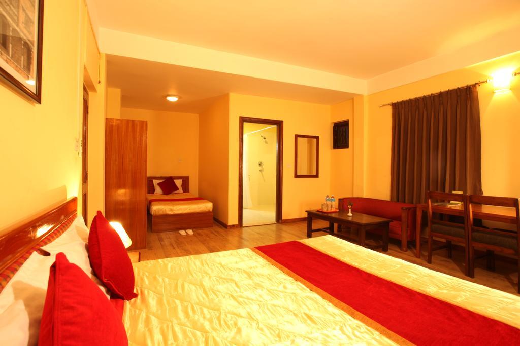 Royal Astoria Hotel Катманду Экстерьер фото
