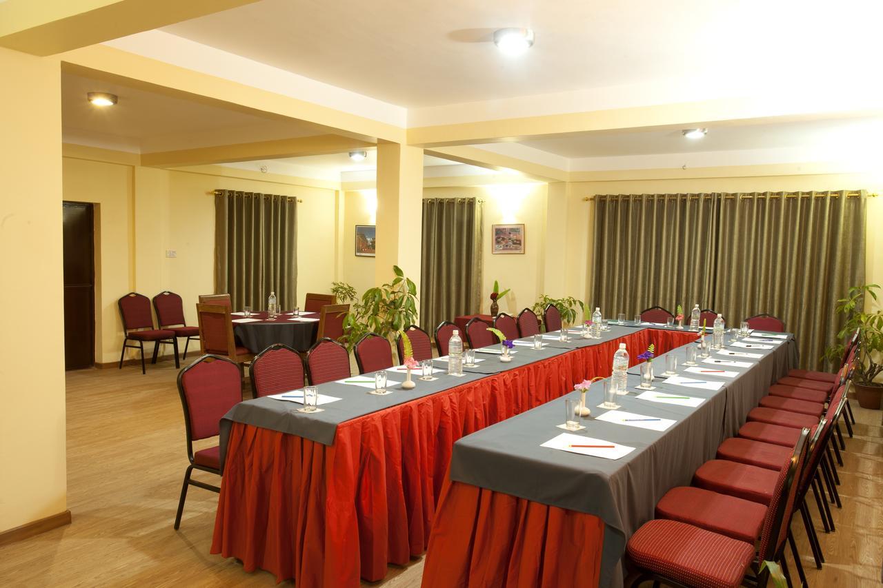 Royal Astoria Hotel Катманду Экстерьер фото