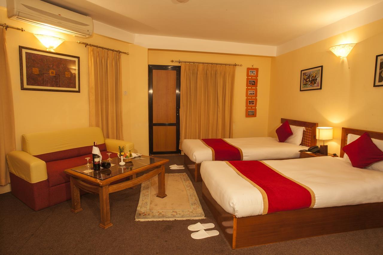 Royal Astoria Hotel Катманду Экстерьер фото